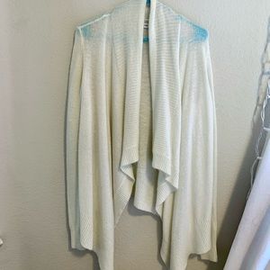 Abercrombie white super super soft cardigan. Like butter size xs/s $12
